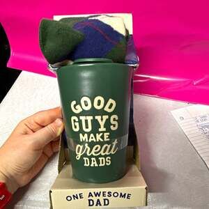 Eccolo Dad 2-Piece Travel Mug & Socks Gift Set 11 oz Drink-Through Lid Green